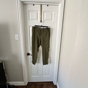 Lou & Grey Olive Green ankle pants